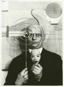 Oskar Schlemmer (1888-1943), Anoniem. Fotografie door Anonymous Anonymous