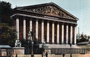 Parijs: buitenaanzicht van de Kamer van Afgevaardigden (Nationale Vergadering, Palais Bourbon). Foto uit 1920 in 
