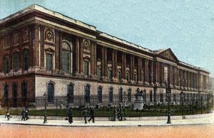 Parijs: buitenaanzicht van de Colonnade du Louvre gebouwd door Claude Perrault (1613-1688). Foto van 1920 in 
