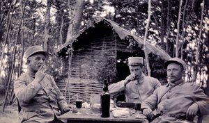Foto uit een persoonlijk album van een infanterieluitenant tijdens de eerste maanden van de Eerste Wereldoorlog door Anonymous Anonymous