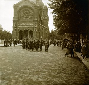 Fotografie - Stereoscopische glasplaat over de Eerste Wereldoorlog: In Parijs, na mobilisatie vertrekken jonge rekruten naar het front - Privécollectie