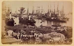 De stad Marseille en zijn omgeving rond 1885-1890: Bassin de la Joliette, vracht inschepen op katten, Privécollectie