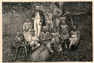 De ontdekkingsreiziger Pierre Savorgnan de Brazza en een groep inheemse mensen uit het Apostolisch Vicariaat van de Twee Guineeën in Gabon. Gravure in 