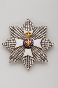 Verenigd Koninkrijk - Koninklijke Orde van Victoria: plaque van ridder Grootkruis - Eind 19e eeuw - Goud, zilver, diamanten, smaragd, robijnen en email - D 7,9 cm; gewicht: 56 g - Privécollectie door Anonymous Anonymous