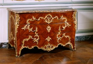 Louis XV commode