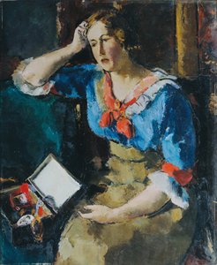 Zittende dame in blauwe blouse