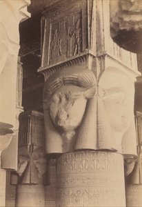 Dendera, Interieur van de Tempel, Hathor Kapitelen, ca. 1870s - 1880 door Antonio Beato