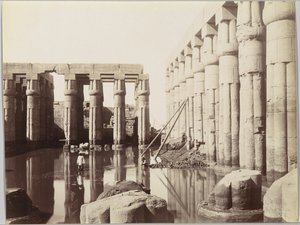 Tempel van Luxor, Uitzicht op de Hof van Amenhotep III door Antonio Beato