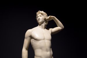 De oude sculptuur Apollo die zichzelf kroont - 1782 - Antonio Canova