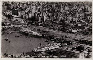 Haven en gedeeltelijk uitzicht op de stad, Buenos Aires, Argentinië