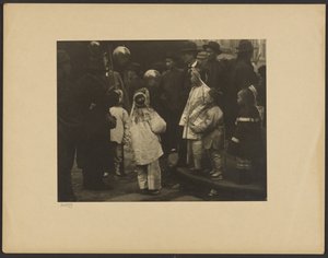 [Parade, Chinatown]. door Arnold Genthe