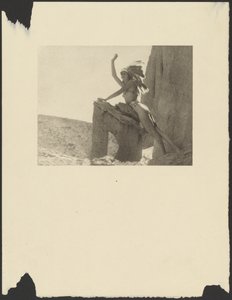 [Vrouw gekleed in indianenkostuum in de woestijn]. door Arthur F. Kales