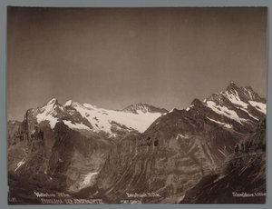 Gezicht op de Wetterhorn, de Berglistock en de Schreckhorn in de Berner Alpen (Panorama der Jungfraukette) door Arthur Gabler