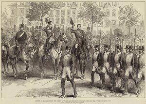 Review in Madrid voor de Prins van Wales en de Koning van Spanje, de Guardia Civile marcheert voorbij door Arthur Hopkins