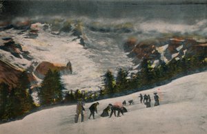 Sneeuwballen in Paradise Valley in de zomer, Mt. Rainier National Park, ca. 1916 door Asahel Curtis
