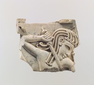 Cloisonné meubelplaat met een figuur die een zwaard vasthoudt, c.9e-8e eeuw v.Chr.