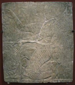 Gevleugelde godheid bij de heilige boom. Reliëf uit het paleis van Ashurnasirpal II in Kalhu, Nimrud