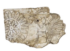 Plaquettefragment met een gevleugelde stier uit Nimrud, Irak, 8e eeuw v.Chr.