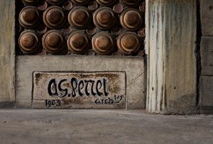 Gevel van een woonhuis, detail met de handtekening