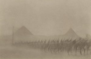Australische infanterie marcherend tijdens een stofstorm, bekend in Egypte als een Khamseen, 1915