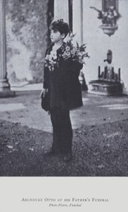 Aartshertog Otto van Oostenrijk op de begrafenis van zijn vader in 1922 door Austrian Photographer