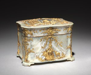 Gouden en parelmoeren doos, ca.1765 door Austrian School