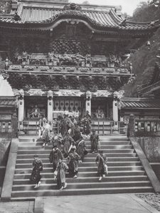 Japan: Nikko, Yomei-mon, Hoofdingang van het Ieyasu-heiligdom door Axel von Graefe