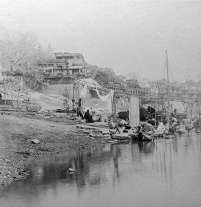 Badhuis ghat, Benares, India, eind 19e of begin 20e eeuw door B. W. Kilburn