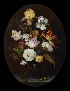 Stilleven van bloemen in een glazen vaas door Balthasar van der Ast