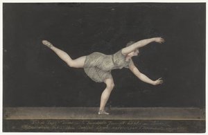 Danseres Annette Köbler, de Pas-de-Zephir uitvoerende door Bartholomeus Ziesenis
