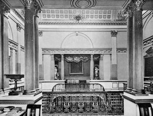 De grote trap, Londonderry House, 1908 door Bedford Lemere and Company