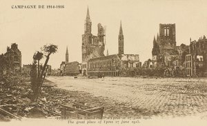 De Grote Markt, Ieper, 27 juni 1915 door Belgian Photographer
