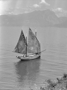 Zeilboot in de Bosporus, Turkije