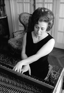  door Bernard Perrine