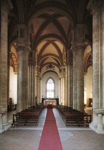 Interieur van de kerk van Pienza door Bernardo Rossellino