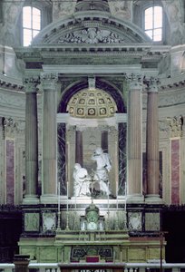 Uitzicht op het hoofdaltaar met de marteldood van St. Paulus door Bernini Algardi A. and Bitonto