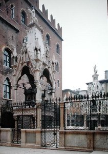 Grafmonument van Mastino II Della Scala (1308-51) door Bonino da Campione