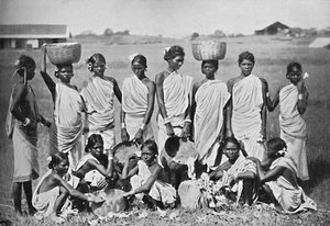 Een groep Kol meisjes, 1902