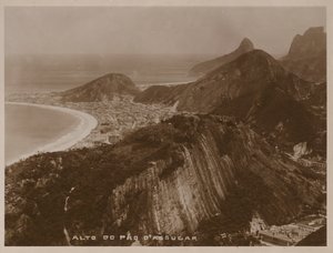 Uitzicht vanaf de top van de Suikerbroodberg, Rio de Janeiro (zwart-wit foto) door Brazilian Photographer