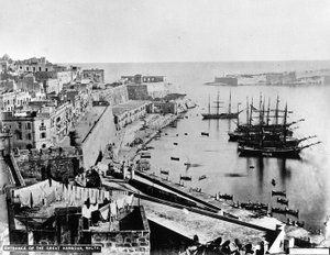 Ingang van de Grote Haven, Malta, ca. 1880 door British Photographer