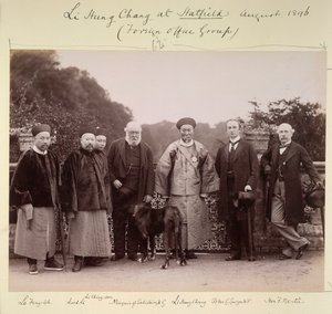 Li Hung Chang in Hatfield (Foreign Office Group), augustus 1896 (zwart-wit foto)