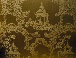 Chinese motieven, detail van bekleding op George II-stijl armstoel, gesneden hout, gevoerde armen en beklede rug en zitting, ca. 1750, Verenigd Koninkrijk door British School