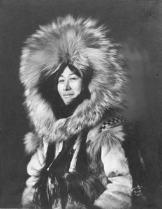 Eskimo vrouw poseert, ca. 1915