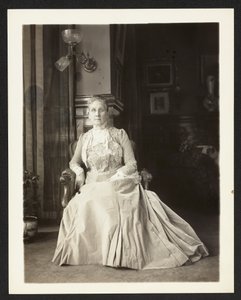 Mevrouw John Arbuckle, ca. 1900-10 door Burr William McIntosh