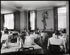 Een eetkamer in het Hotel Majestic, 1916 of 1917