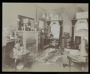 Een Zitkamer in het Huis van de Toneelschrijver Henry Martyn Blossom, op 23 East 30th Street, New York, 1908 door Byron Company
