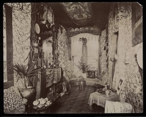 Een sierlijke zitkamer in de Blakely Hall residentie aan 11 West 45th Street, New York, 1896-98 (zilveren gelatin afdruk) door Byron Company