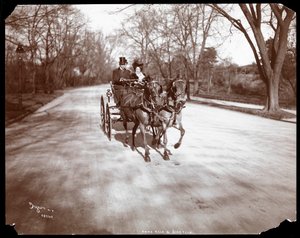 Anna Held en Florenz Ziegfeld in een paard-en-wagen, New York, 1904