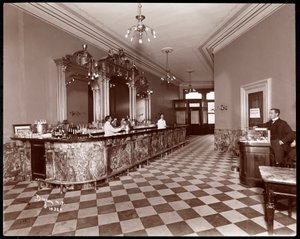 Bar in Gilsey House, Broadway en 29th Street, New York, 1900 of 1901 door Byron Company