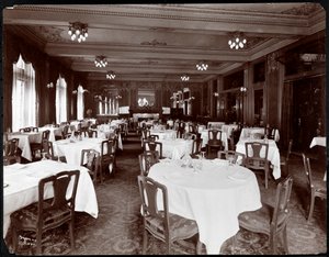 Eetkamer in Hotel Delmonico, 1902 (zilveren gelatin afdruk)